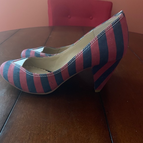 Shoes - Picture 2 of 5